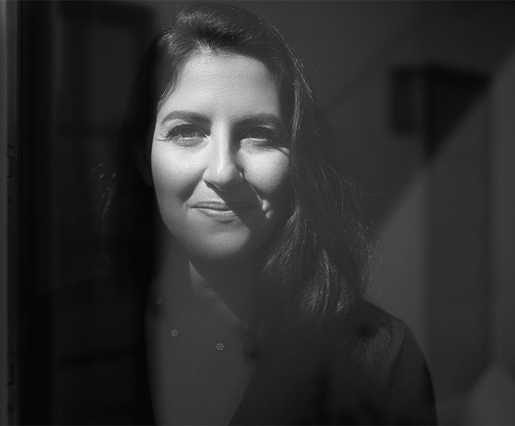 Stephanie Nadi Olson Headshot.