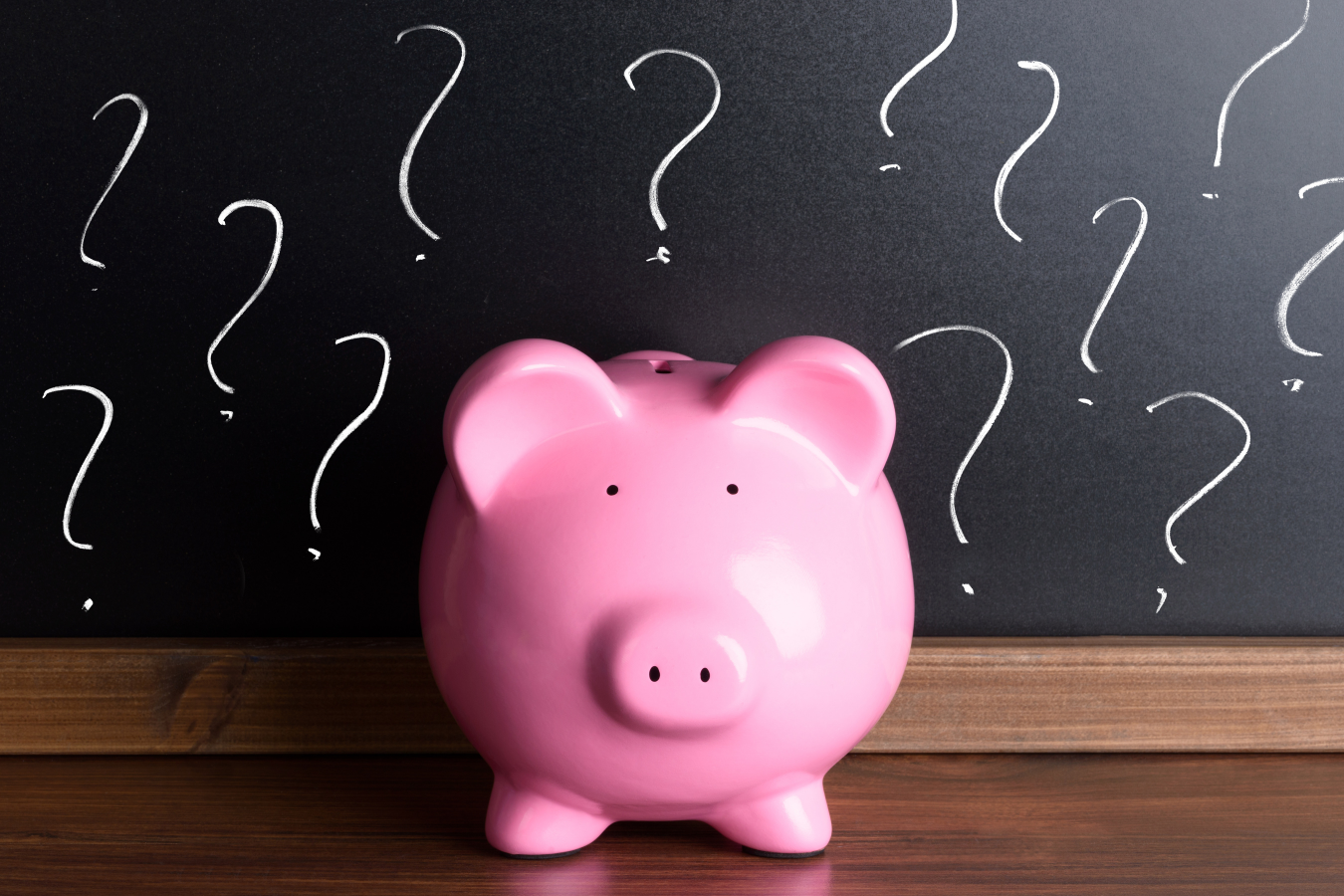 Piggy bank surrounded by question marks: when the economy is uncertain, using flex talent can help